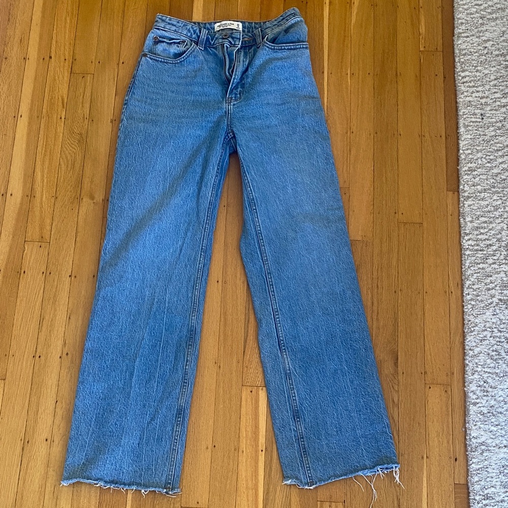 New without tags - Abercrombie & Fitch 90s relaxed jean
